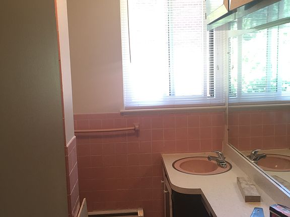 3rd image of 498 Fountain St APT B4