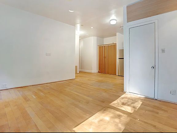 5th image of 149 Sullivan St APT 1B