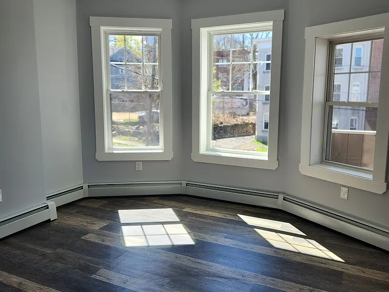 20 Hamilton St #2W — Photo 7