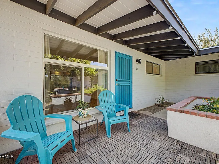 2727 E Montecito Ave — Photo 1