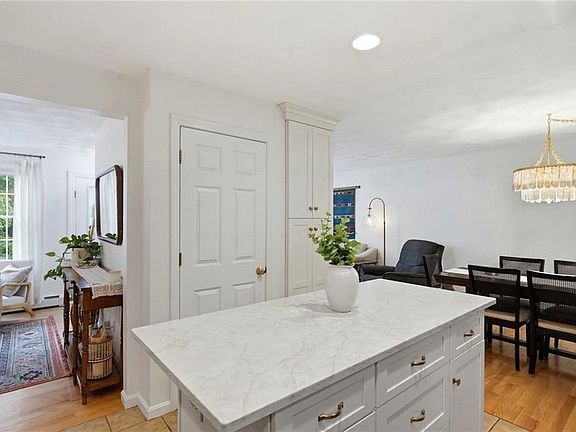 5th image of 122 Money Hill Rd