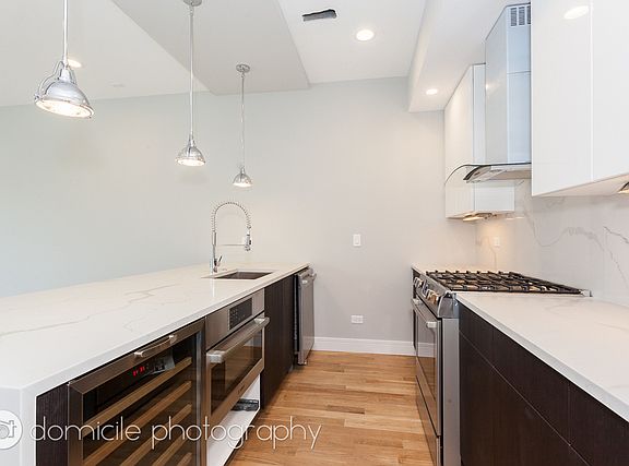 3rd image of 1542 W Augusta Blvd APT 2