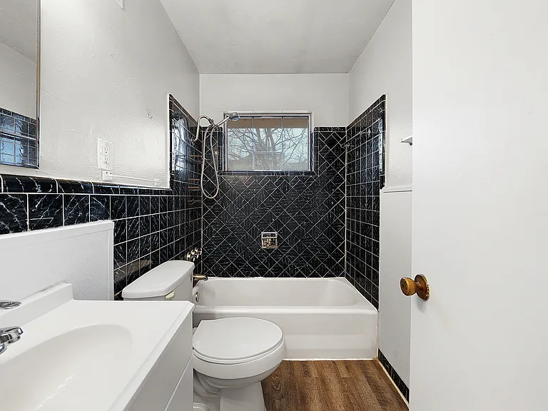 517-523 S Travis St #10 — Photo 14