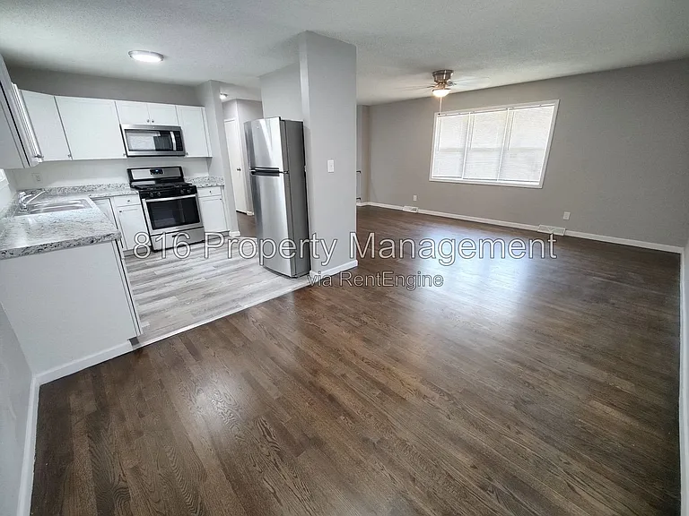 7941 NE San Rafael Dr — Photo 5