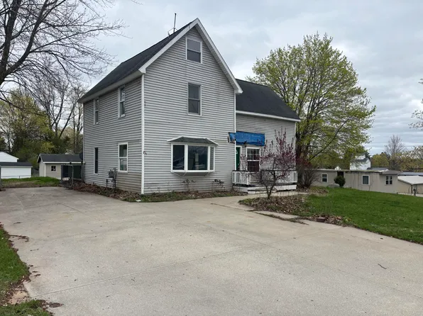 206 E 6th St, Marion, MI 49665