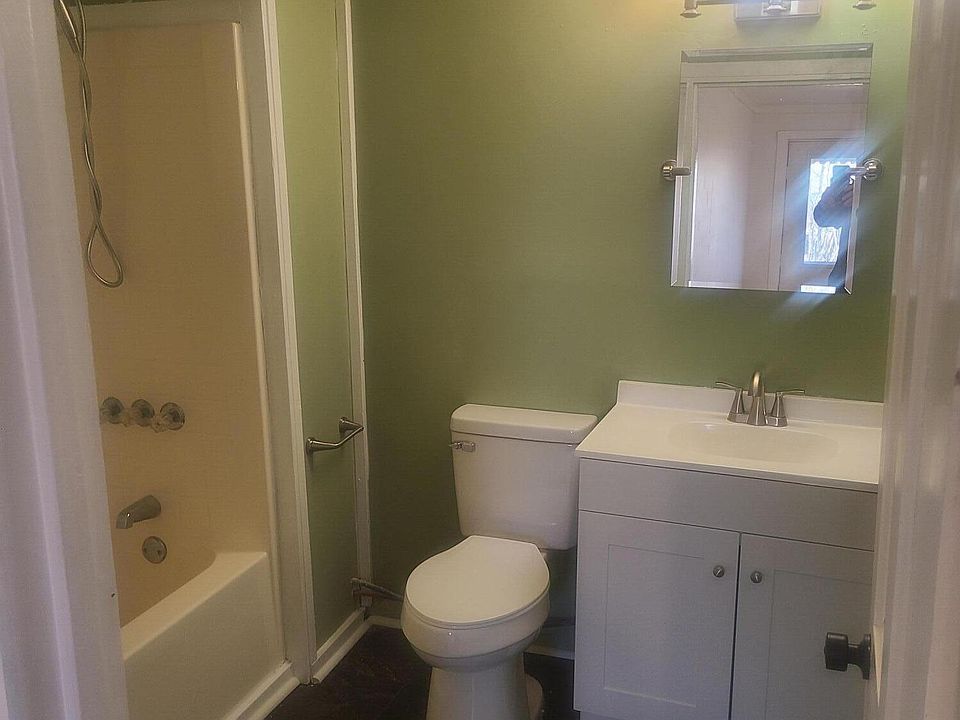 2nd image of 629 E Livingston St