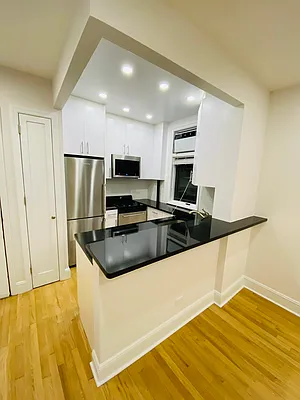 Rented by Metropolis Real Estate of Manhattan | media 5