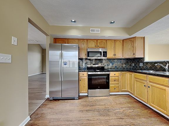 3rd image of 9255 Heritage Glen Dr