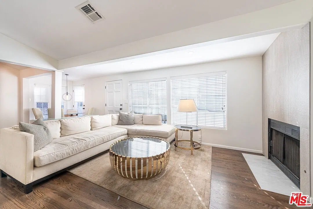 3 bed, 2.5 bath, 1626 sqft, $7,450 — Photo 4