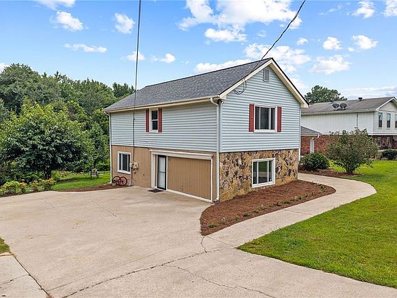 3rd image of 3408 Hamilton Mill Rd