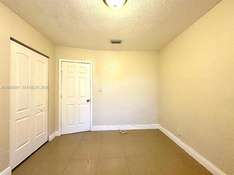 525 NW 15th Ter — Photo 18