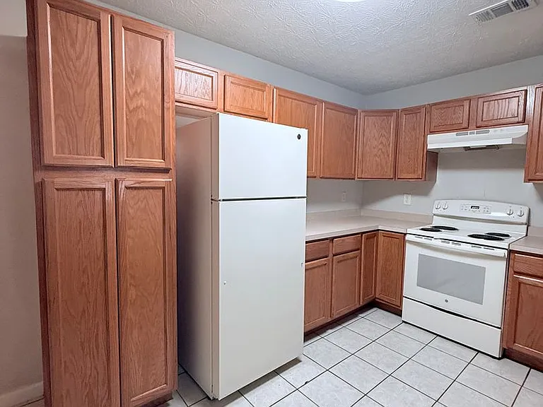 4003 Hidden Hollow Dr — Photo 6