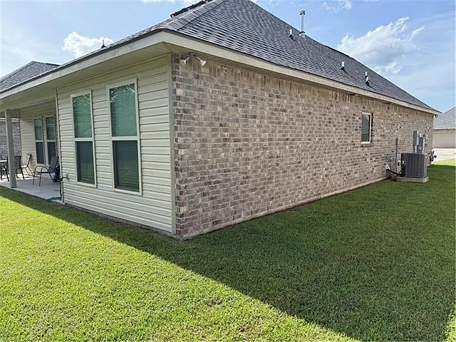557 Claiborne Trails Dr — Photo 32