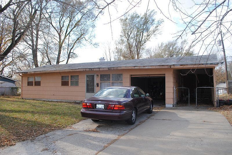 1st image of 2600 S 51st Ter