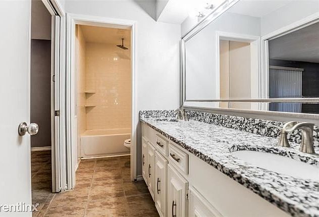 1st image of 3105R Lakeside Dr