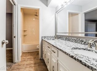 3105R Lakeside Dr, Rockwall, TX 75087