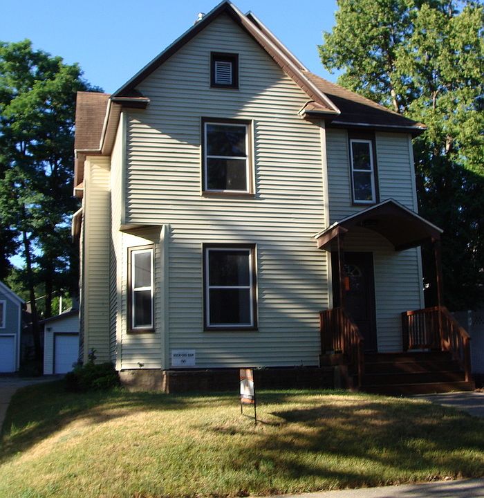 1st image of 1110 Baldwin St SE
