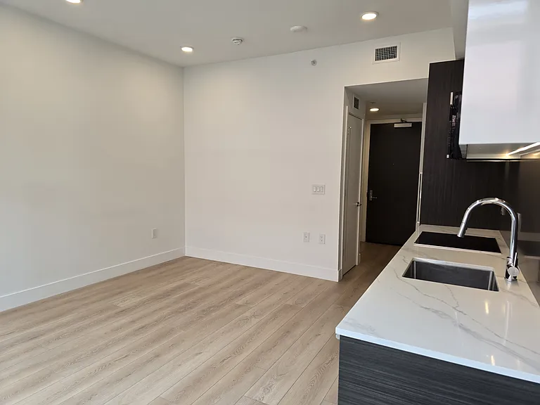 333 Carrall St #302 — Photo 4