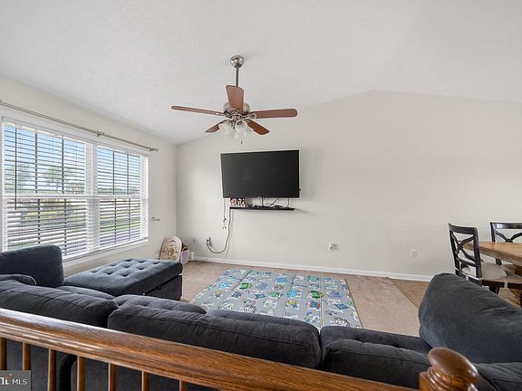 5th image of 481 Ives St