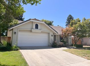 1247 E Le Parc Dr, Fresno, CA 93720