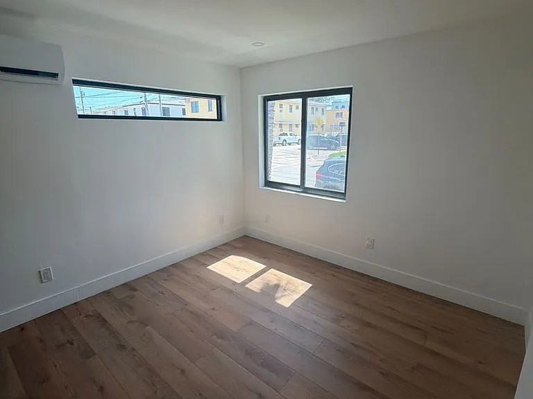 7801 Byron Ave — Photo 13