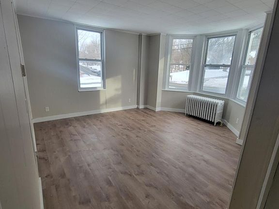 2nd image of 406 Bloomingrove Dr