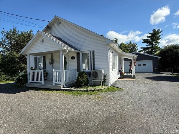 466 Main St, Grand Falls, NB E3Z 2W3