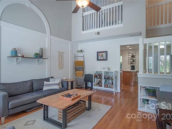 4th image of 10107 Frosty Ln
