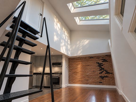 2nd image of 40 Avenue B #R5w