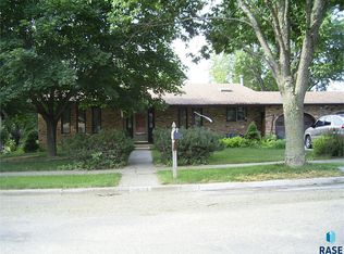 5613 W 51st St, Sioux Falls, SD 57106