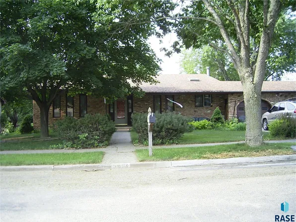5613 W 51st St, Sioux Falls, SD 57106
