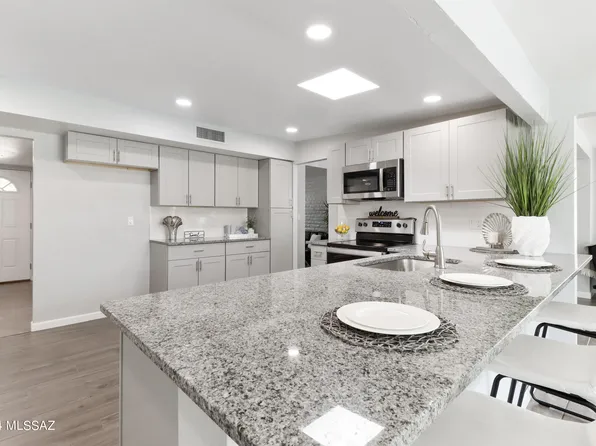 815 S Sarnoff Dr, Tucson, AZ 85710