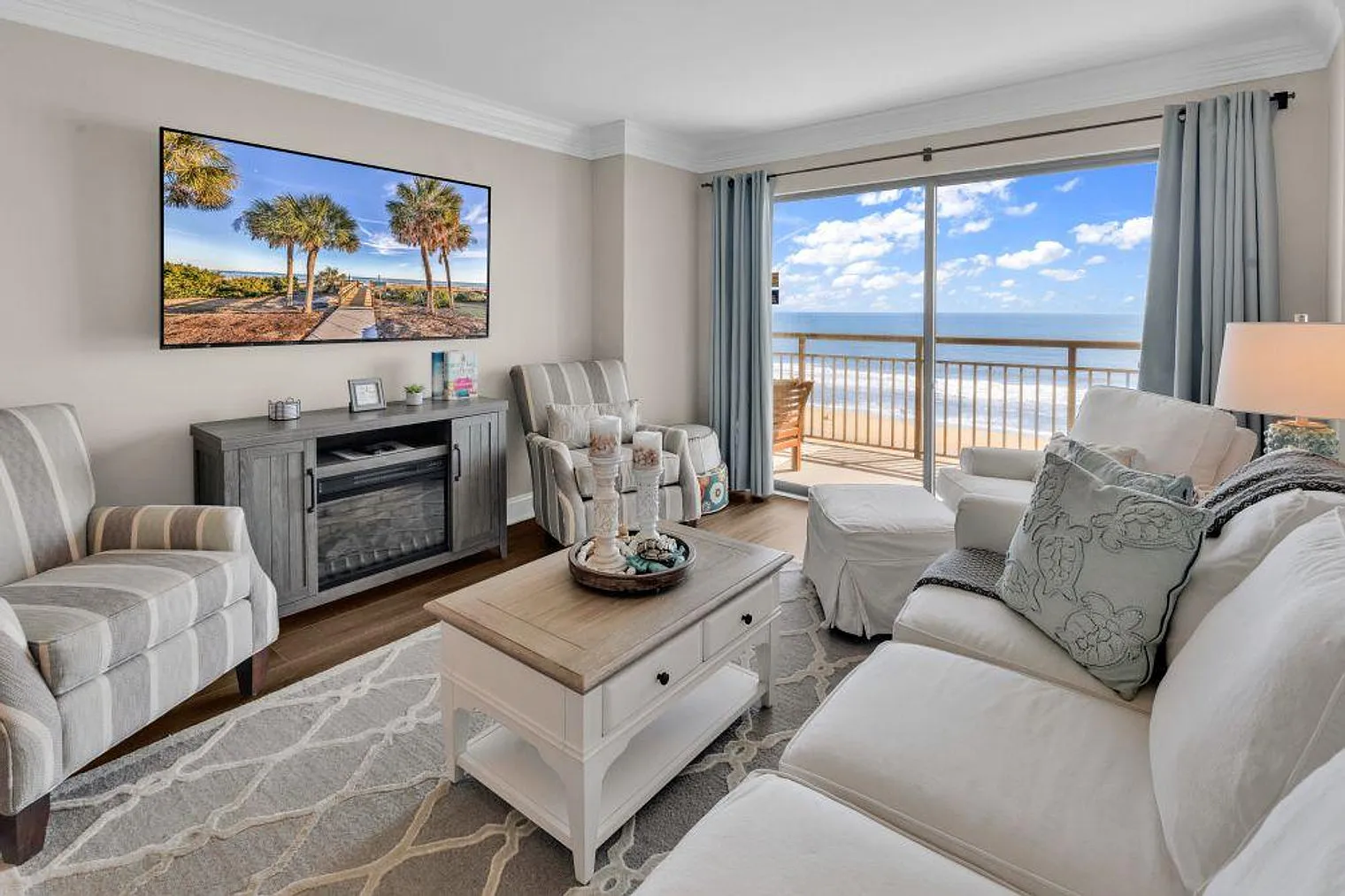 2 bed, 2.0 bath, 904 sqft, $3,898 — Photo 1
