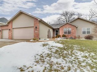 2210 Ridge Creek Dr, Bloomington, IL 61705