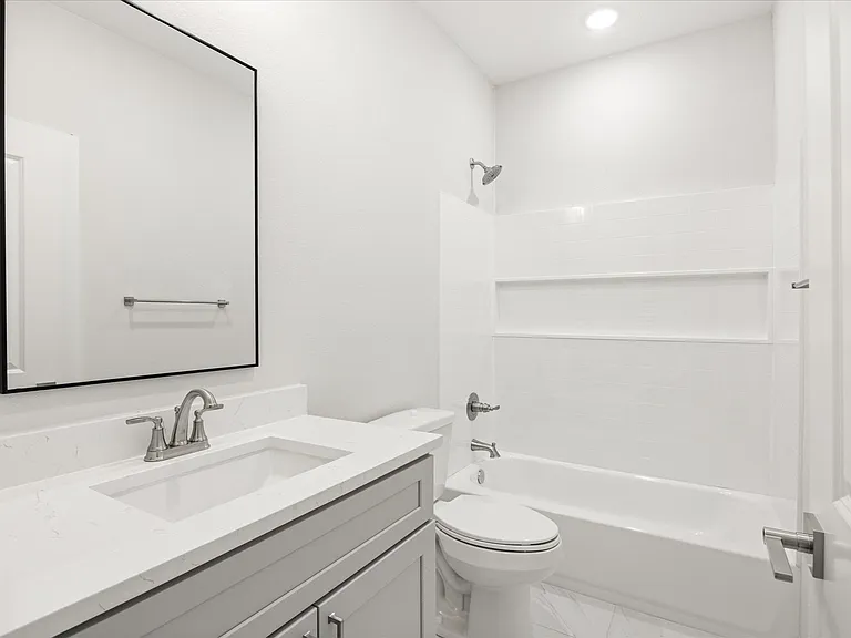 706 N Sycamore Dr — Photo 15