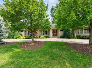 9 Lochinvar Ln, Oak Brook, IL 60523