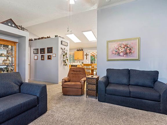 5th image of 2704 Manchester Dr