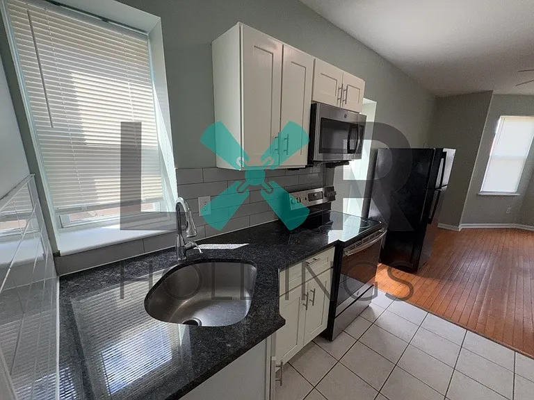 1822 W Erie Ave #2F — Photo 3