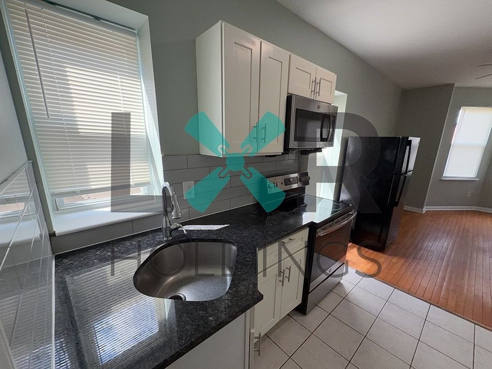 1st image of 1822 W Erie Ave #2F