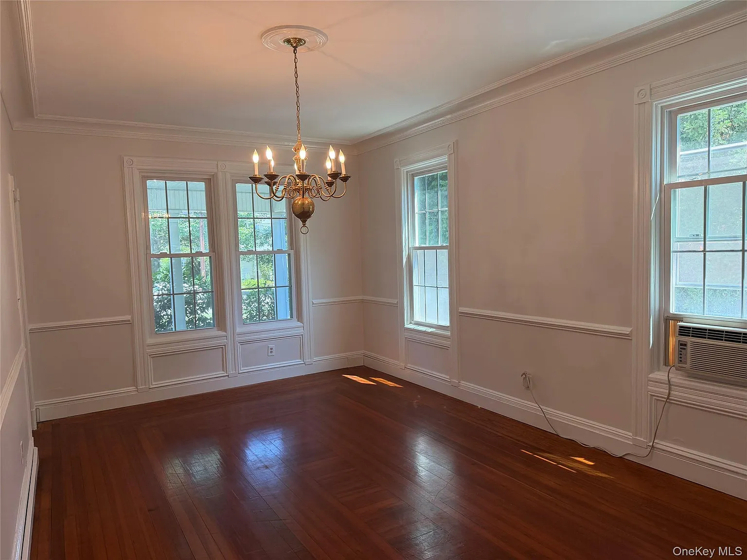 3 bed, 2.5 bath, 2459 sqft, $7,000 — Photo 3
