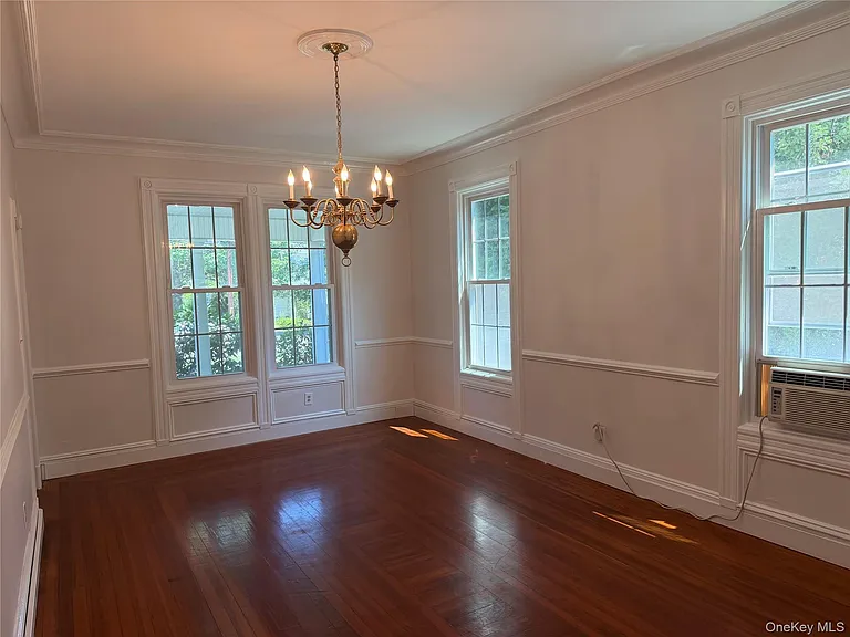 13 Walnut St — Photo 3