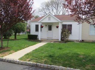24 Woodmere Ct, Freehold, NJ 07728