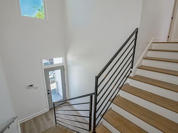 5th image of 2425-27 Franklin Ave
