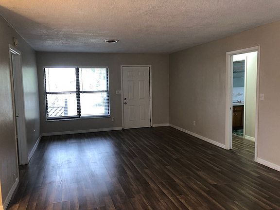 3rd image of 3714 Pembrook Dr