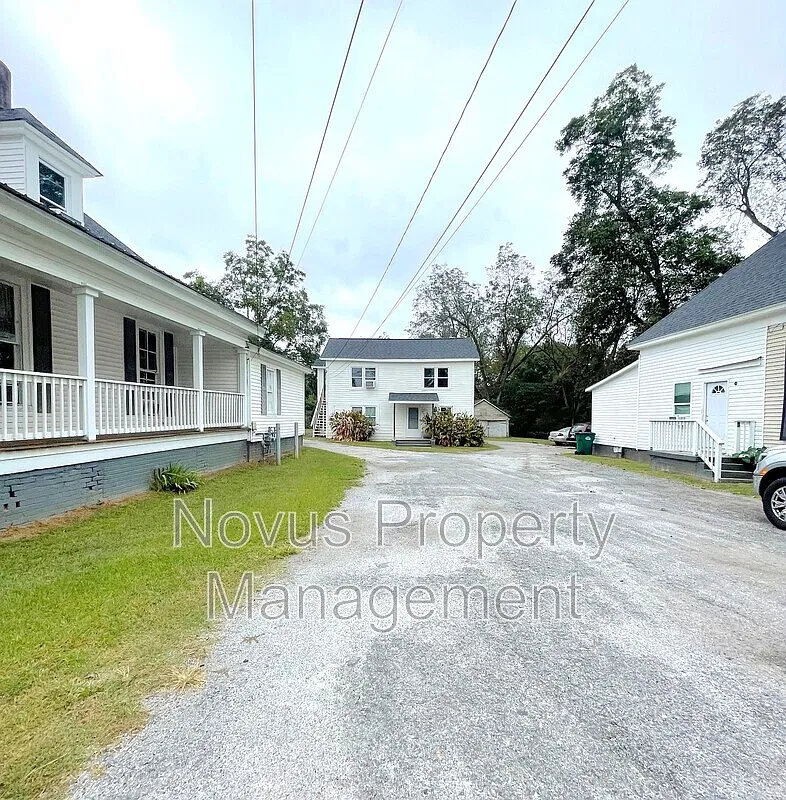 2 bed, 1.0 bath, $975 — Photo 2