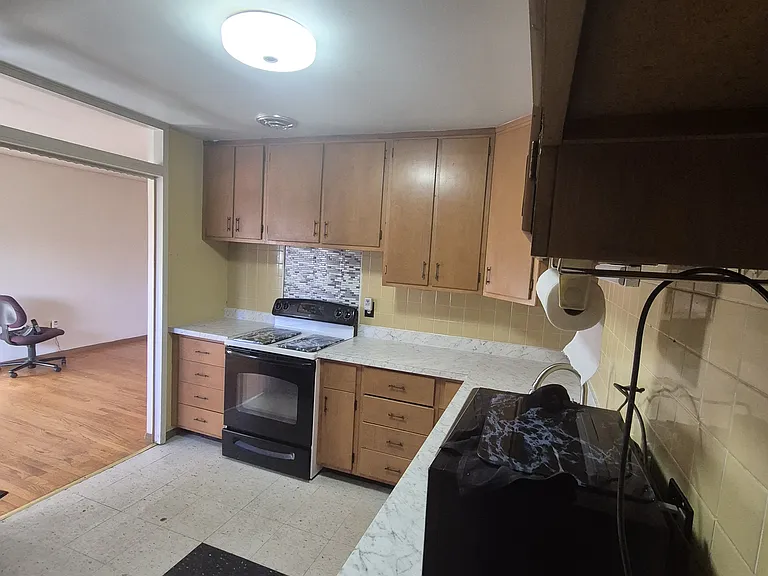 24 N Willow Ln — Photo 13