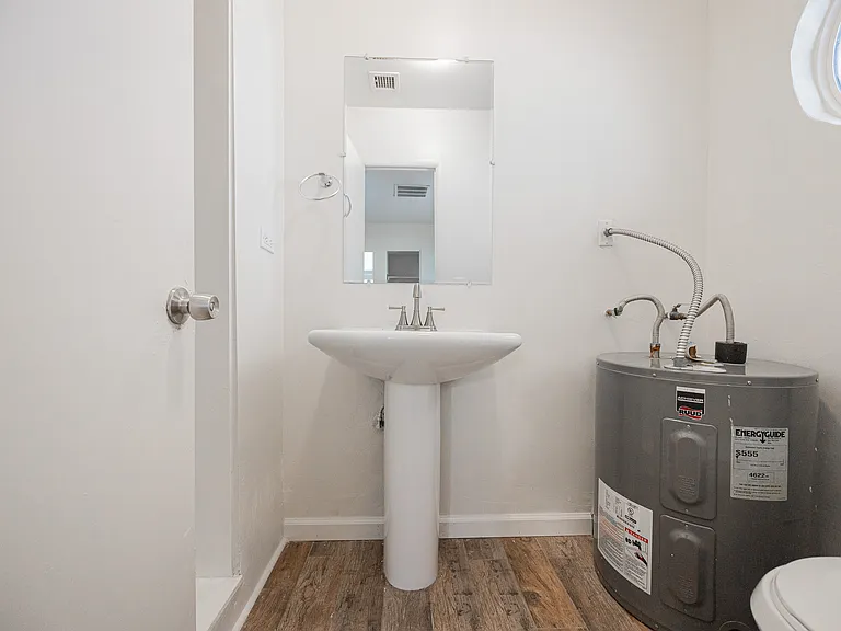 1505 E Harvard St — Photo 13