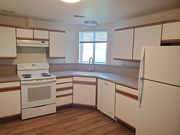 2nd image of 108 11th St APT B