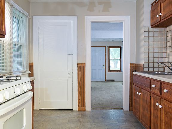 2nd image of 1056 Hall Ave