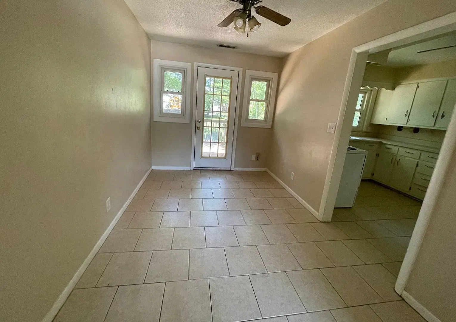 3BR Home Close to Campus with Washer/Dryer Provided, Back Deck, & Attached 1-Car Garage - No Appl... — Photo 4